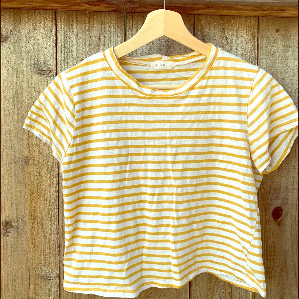 CUTE STRIPED CROP TOP.